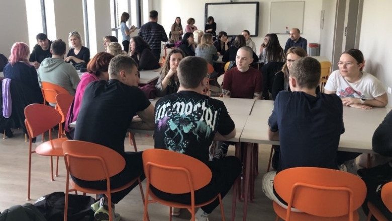 V sklopu ekskurzije so obiskali srednješolce, ki se učijo slovenščine.