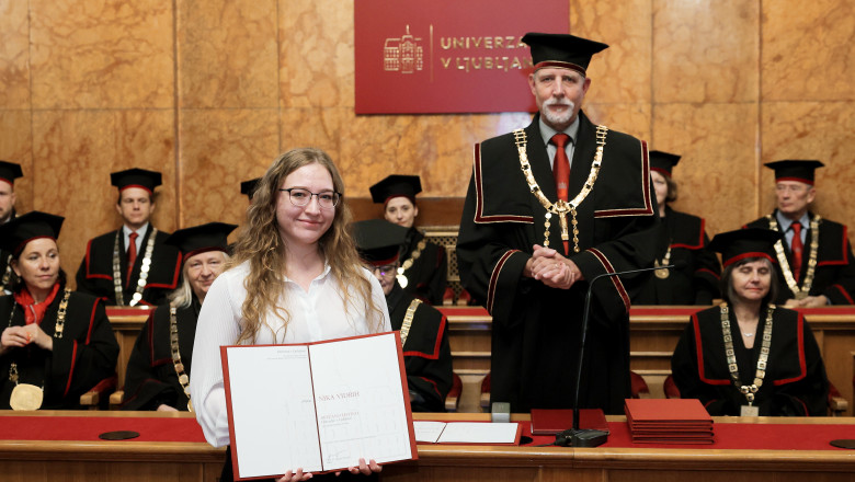 Nika Vidrih s prejeto listino (foto: Danijel Novakovič, STA)