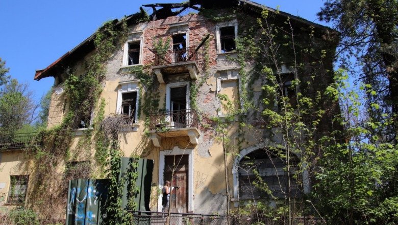 Hotel Bellevue na robu Tivolija hitro propada (foto: Barbara Lampič).